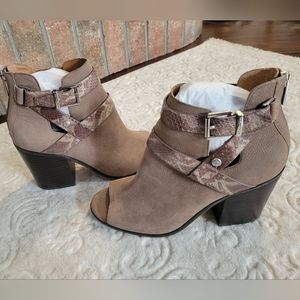 NWT Arturo Chiang booties
